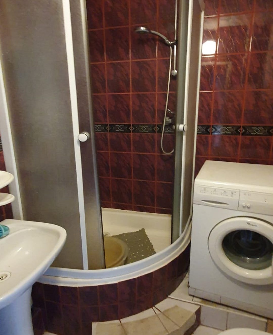 Home staging Szczecin przed i po – łazienka mieszkania przed przygotowaniem do wynajmu