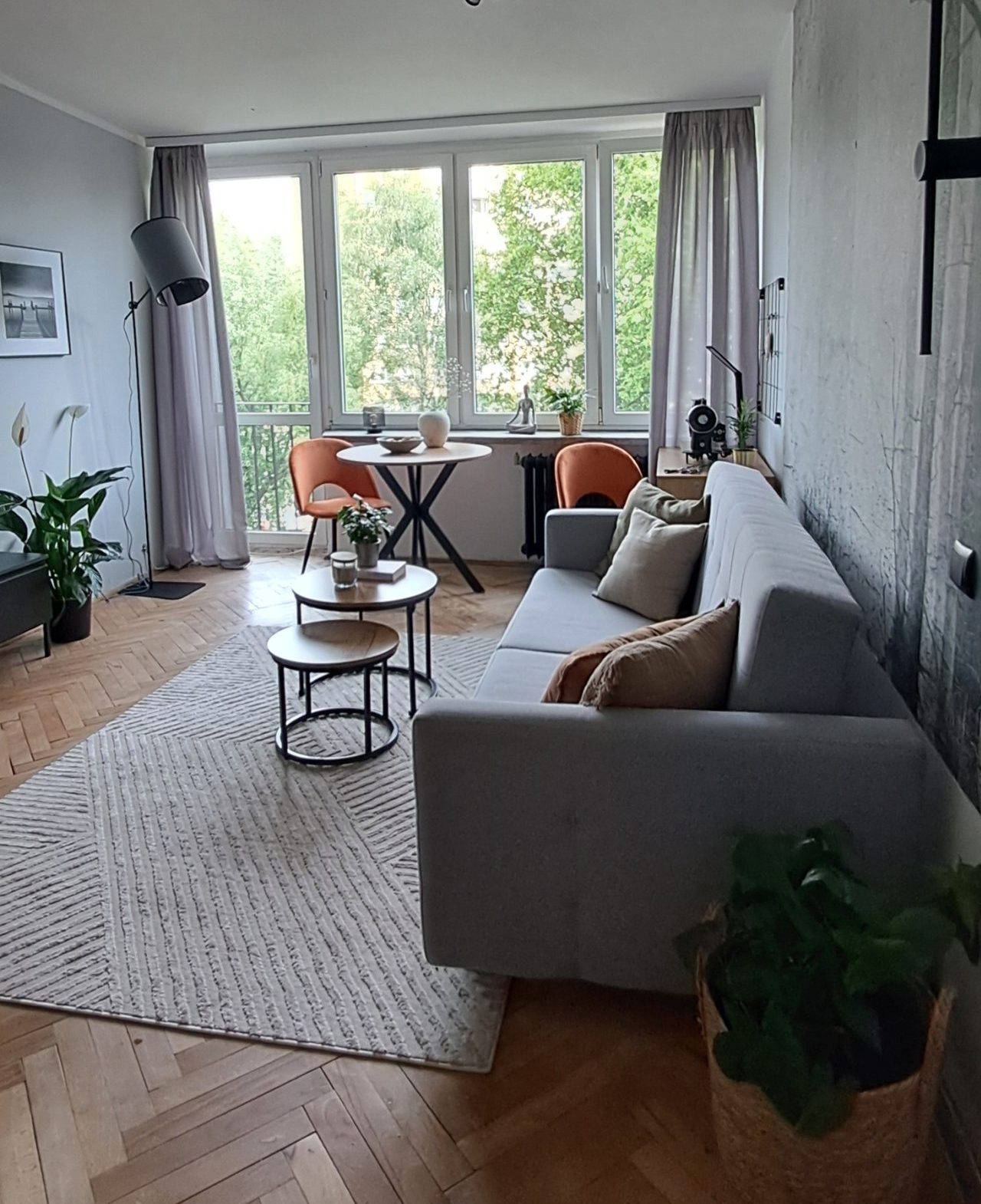 Home staging Szczecin przed i po – salon mieszkania po profesjonalnym home stagingu
