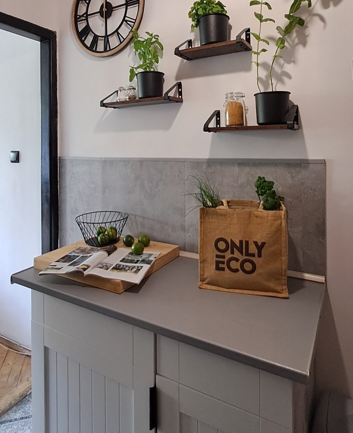 Home staging Szczecin przed i po – kuchnia mieszkania po profesjonalnym home stagingu