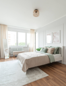 sypialnia mieszkania po home stagingu